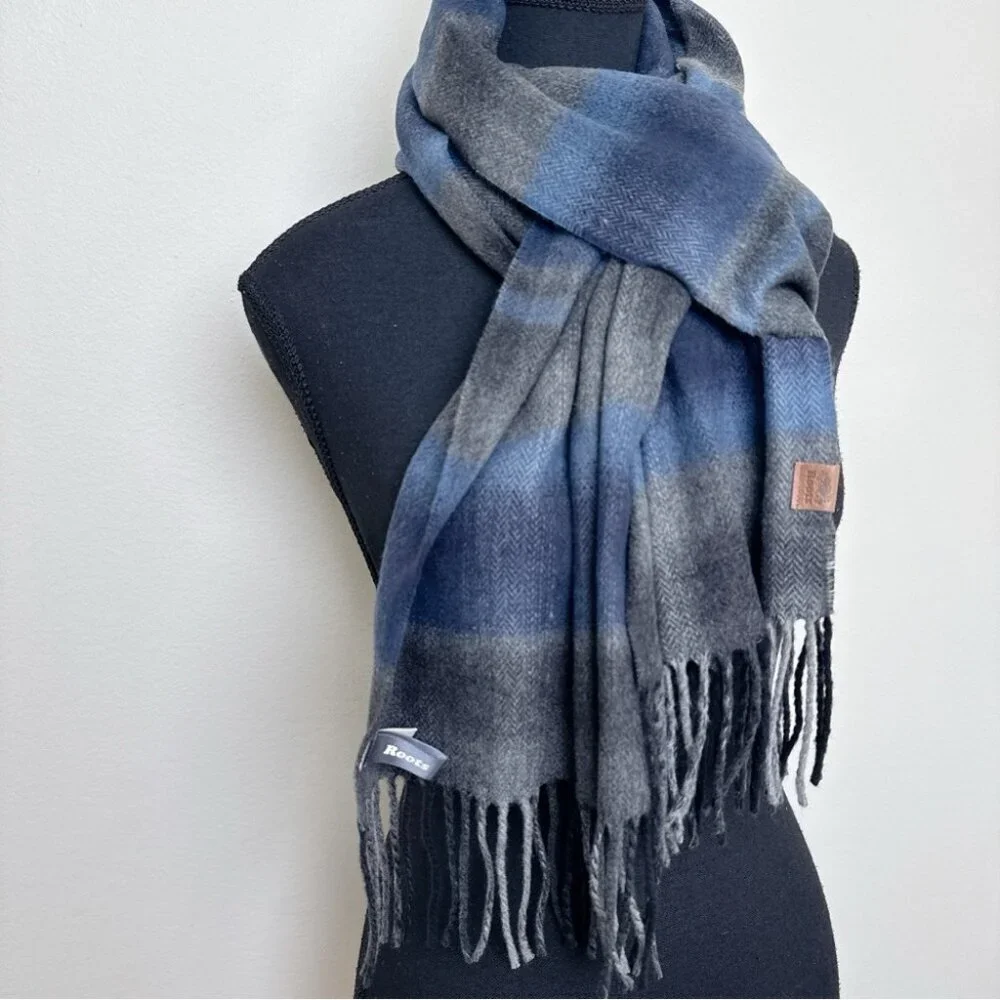 Roots Unisex One Size Fringe Plaid Soft Grey Scarf